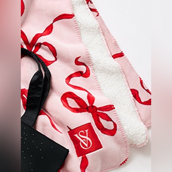 BRAND NEW VS Shine Tote Bag + Cozy Blanket Bundle | Black Diamante/Bow Print - Picture 3 of 5